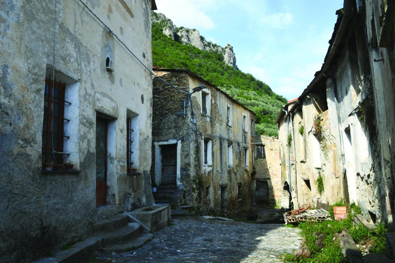 Agriturismo Nonnamelia Nasino ภายนอก รูปภาพ