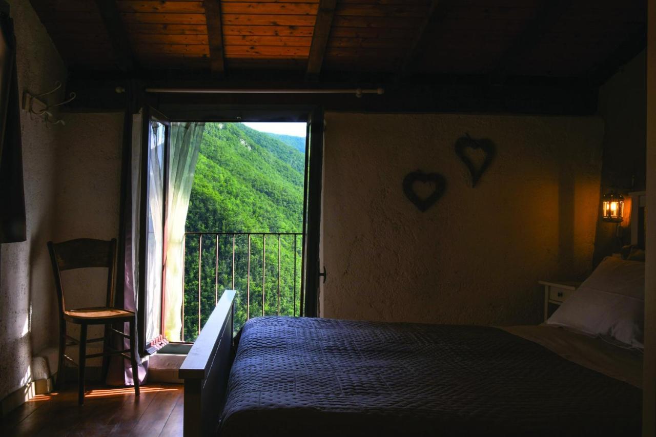 Agriturismo Nonnamelia Nasino ภายนอก รูปภาพ