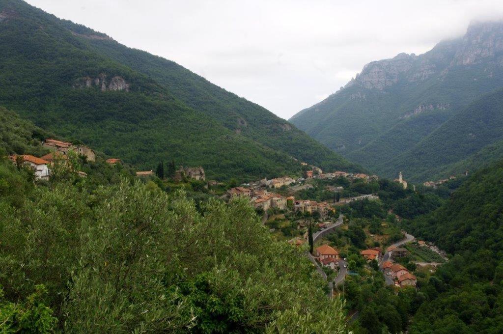 Agriturismo Nonnamelia Nasino ภายนอก รูปภาพ