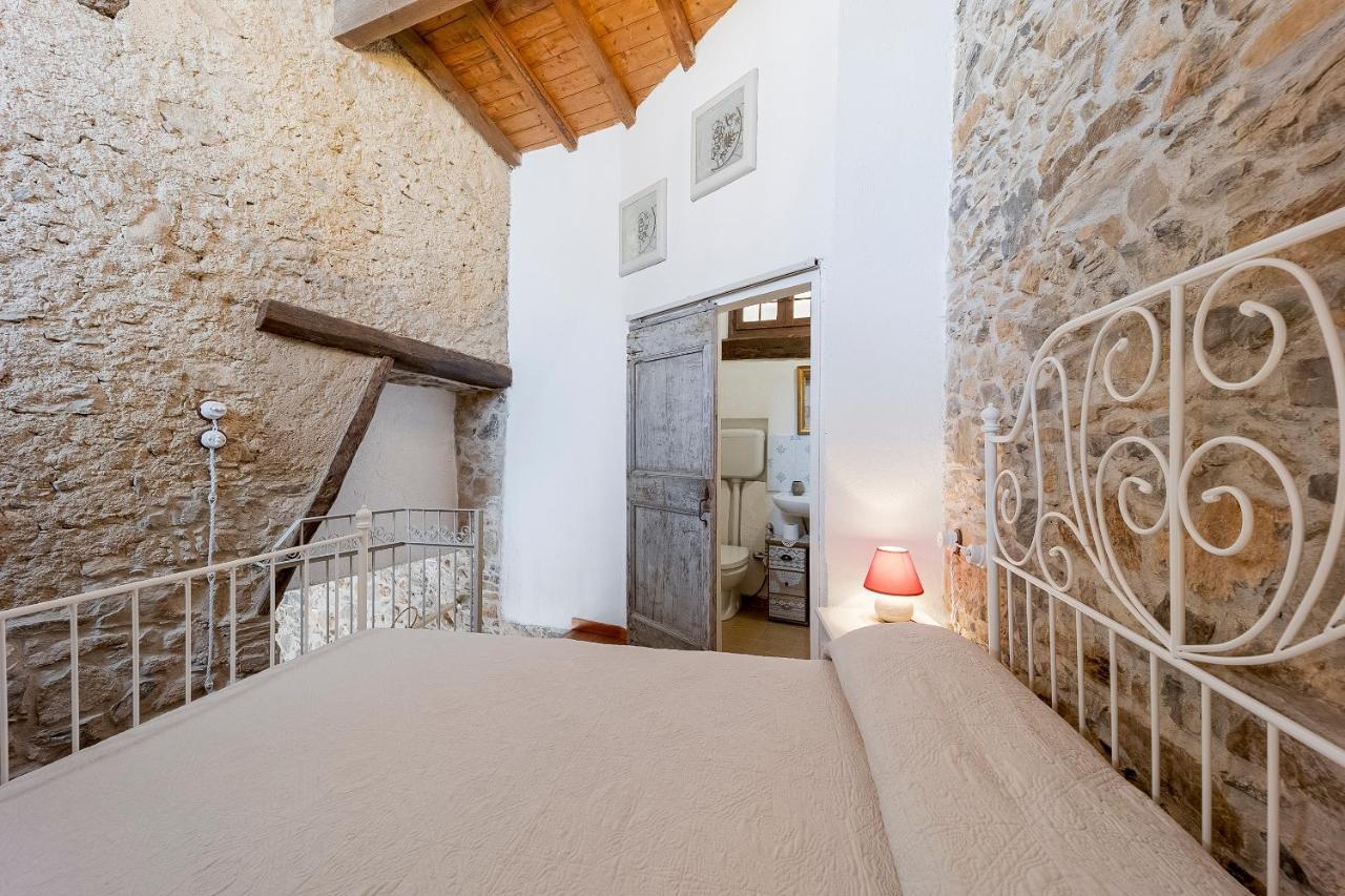 Agriturismo Nonnamelia Nasino ภายนอก รูปภาพ