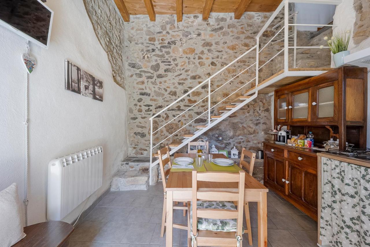 Agriturismo Nonnamelia Nasino ภายนอก รูปภาพ